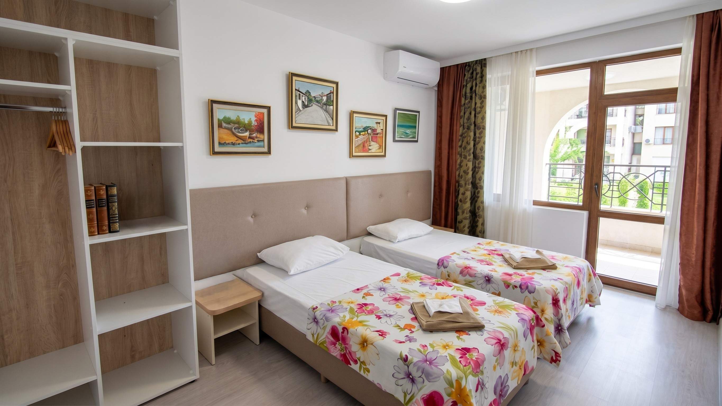 Second bedroom with two separate beds.