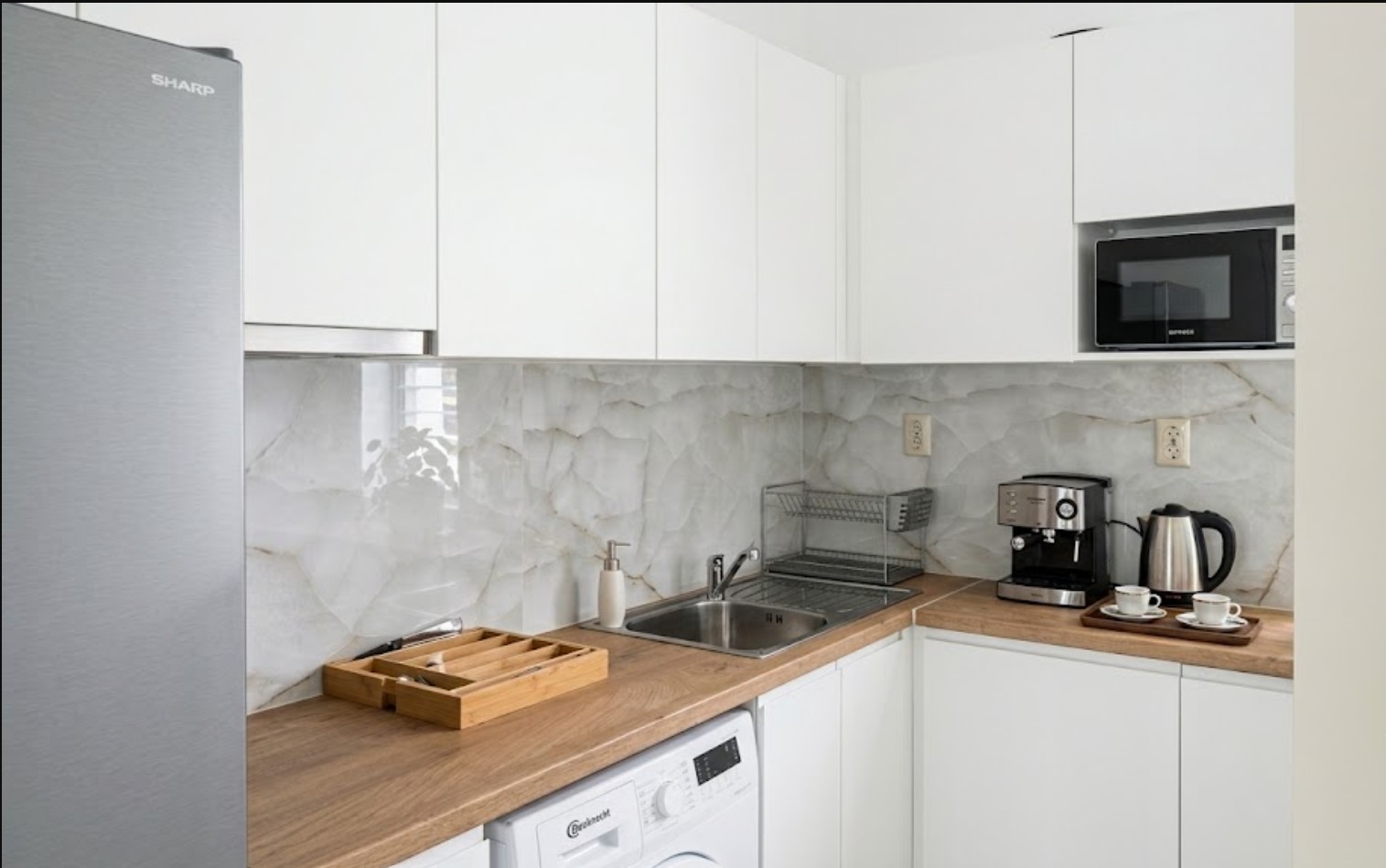 Fully equipped kitchen - microwave, coffee machine, fridge.